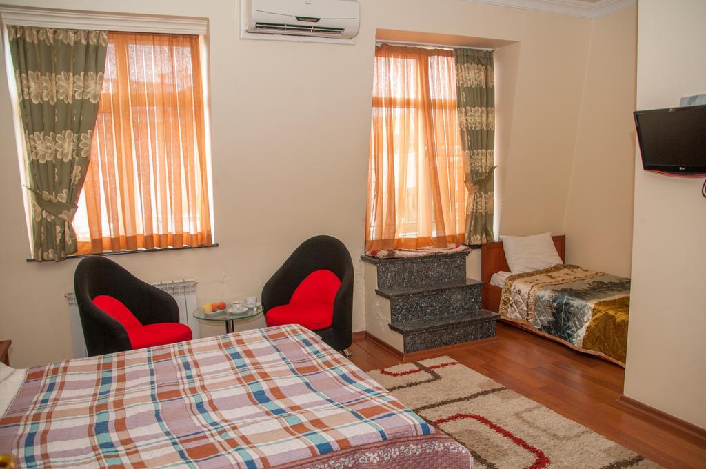 באטומי Family Hotel מראה חיצוני תמונה