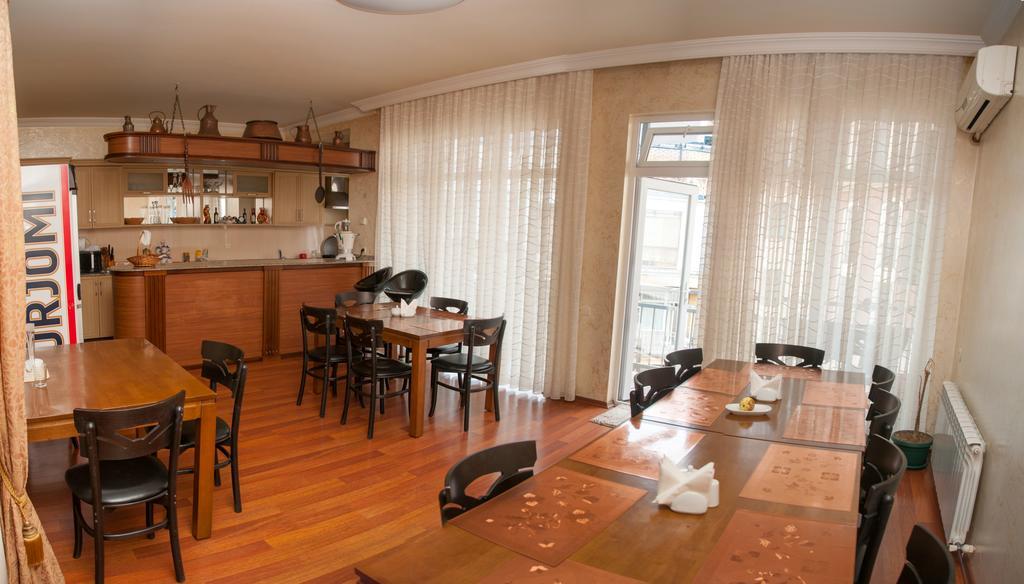 באטומי Family Hotel מראה חיצוני תמונה