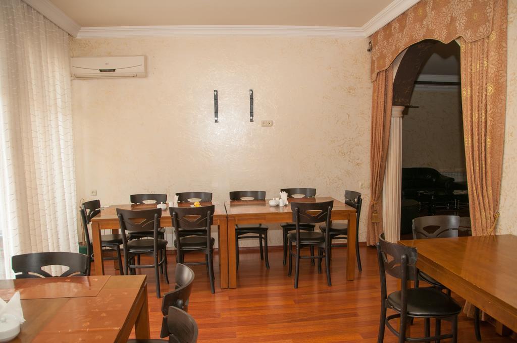 באטומי Family Hotel מראה חיצוני תמונה
